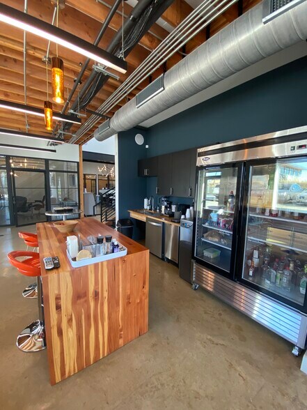 More Photos Of 400 Bryan Ave, Fort Worth Storefront Retail Office For Lease