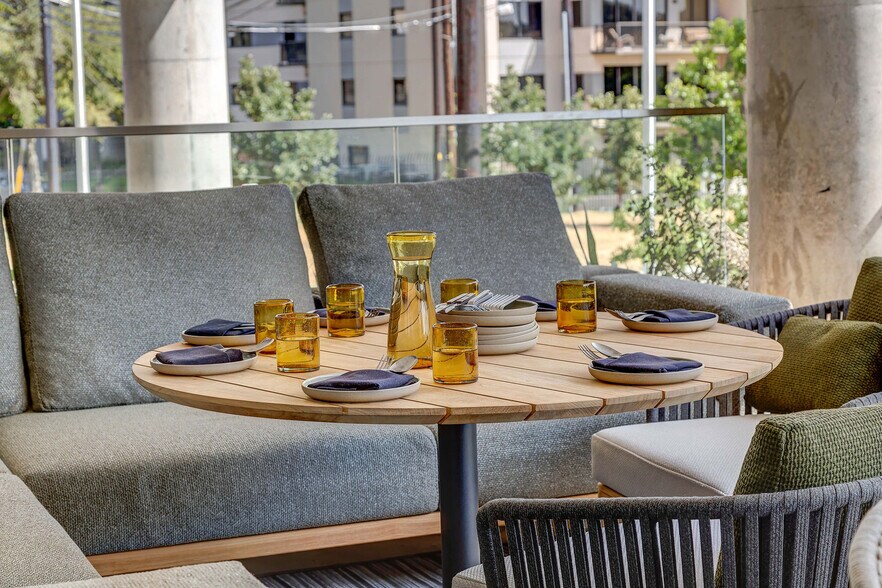 More Photos Of 44 East Ave, Austin Apartments For Sale