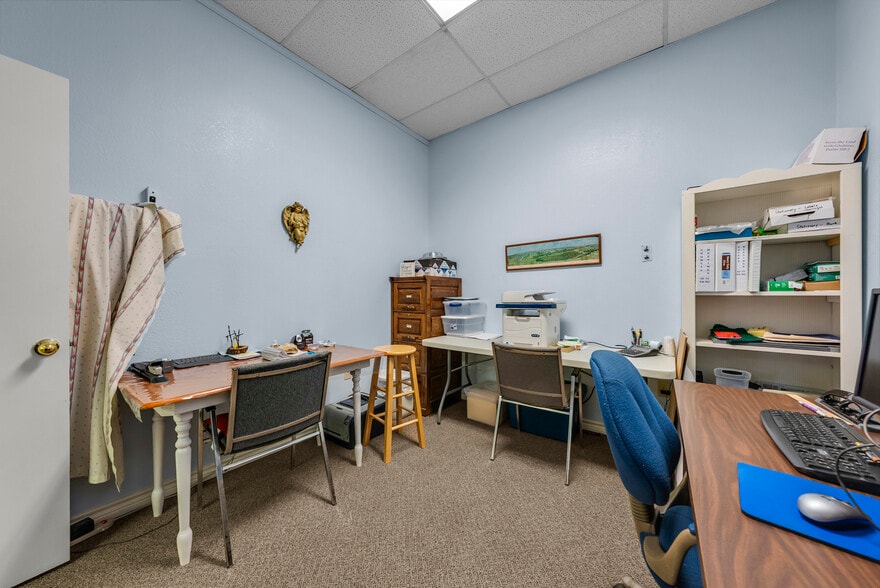 More Photos Of 3411 N Highway 281, Marble Falls Office For Sale
