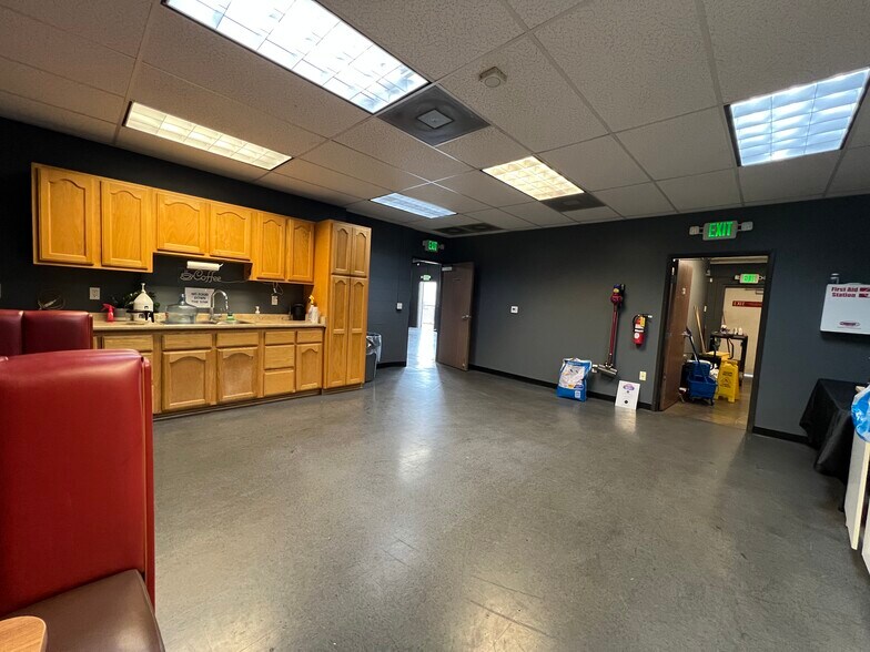 More Photos Of 315 S Flower St, Burbank Warehouse For Lease