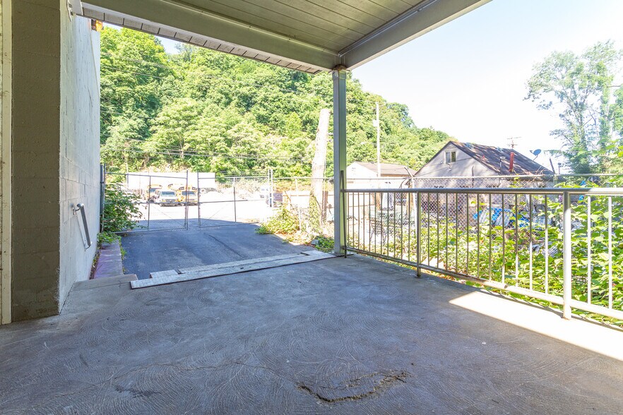 More Photos Of 145-149 Sandy Creek Rd, Verona Flex For Sale