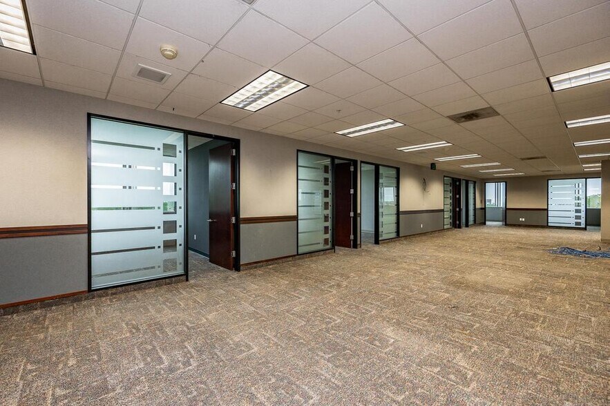 More Photos Of 4515 N River Blvd, Cedar Rapids Unknown For Lease