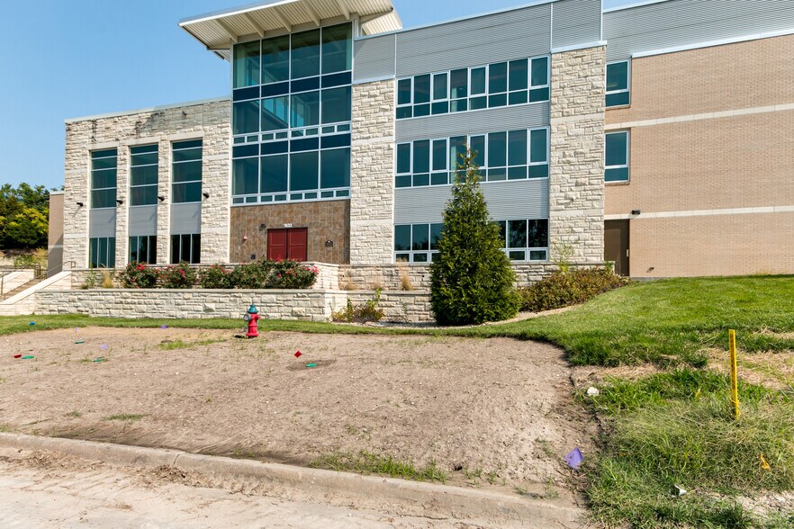 More Photos Of 1632 McCain Ln, Manhattan Sorority Fraternity House For Sale