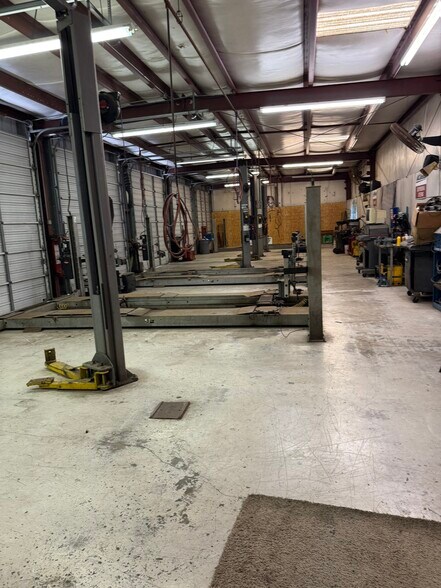 More Photos Of 4005 N Navarro St, Victoria Warehouse For Lease