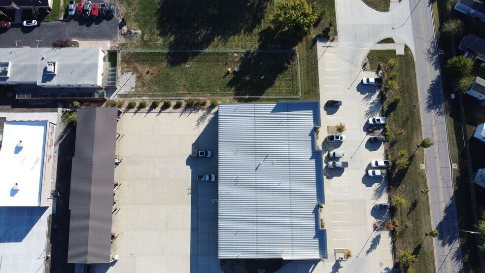 More Photos Of 920-920 E Warren St, Gardner Light Distribution For Lease