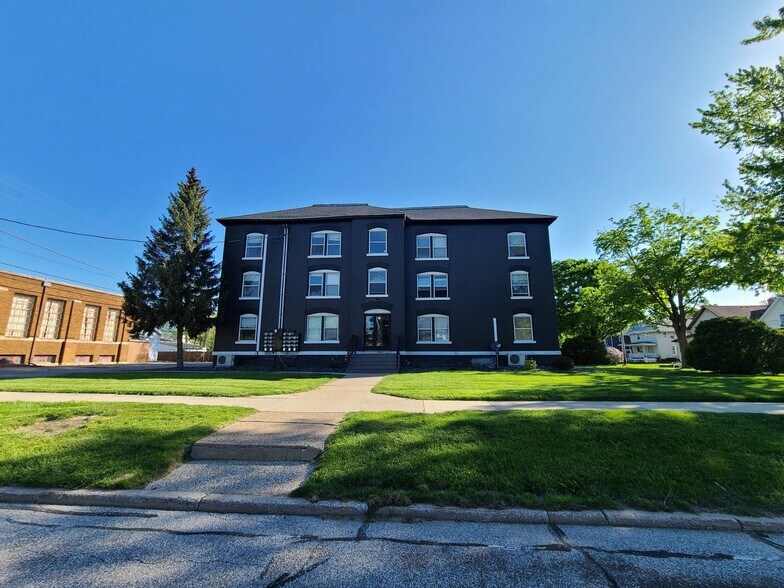 Primary Photo Of 917 Pearl St, Saint Joseph Apartments For Sale