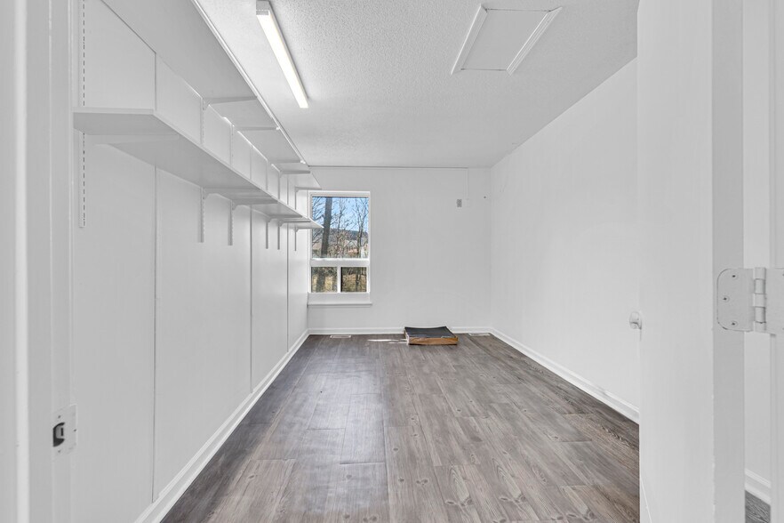 More Photos Of 205 Southbrook Pky, Kearney Daycare Center For Sale