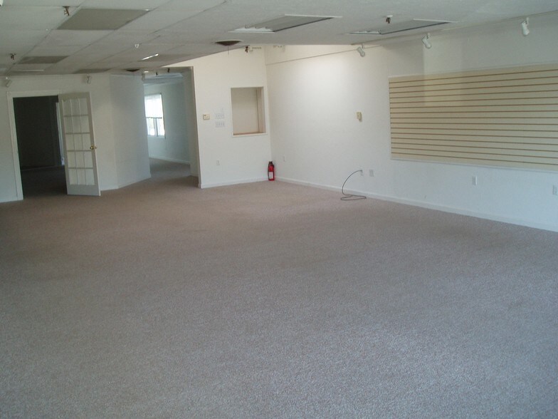 More Photos Of 560 Kelley Blvd, North Attleboro Freestanding For Lease