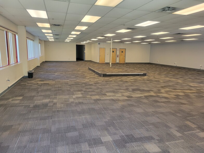 More Photos Of 900 Corporate Blvd, Newburgh Light Distribution For Lease