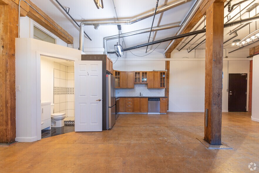 More Photos Of 2480 Dundas St W, Toronto Apartments For Sale