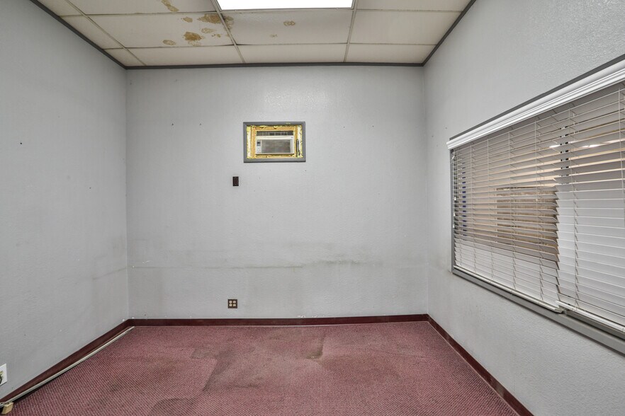 More Photos Of 4611 Holt Blvd, Montclair Showroom For Lease