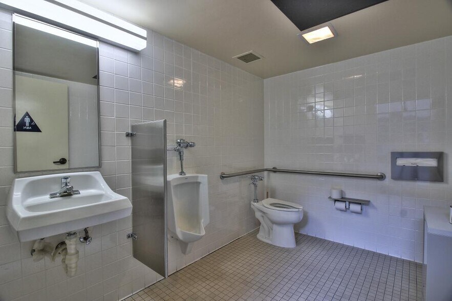 More Photos Of 400 Camino Aguajito, Monterey Office For Sale