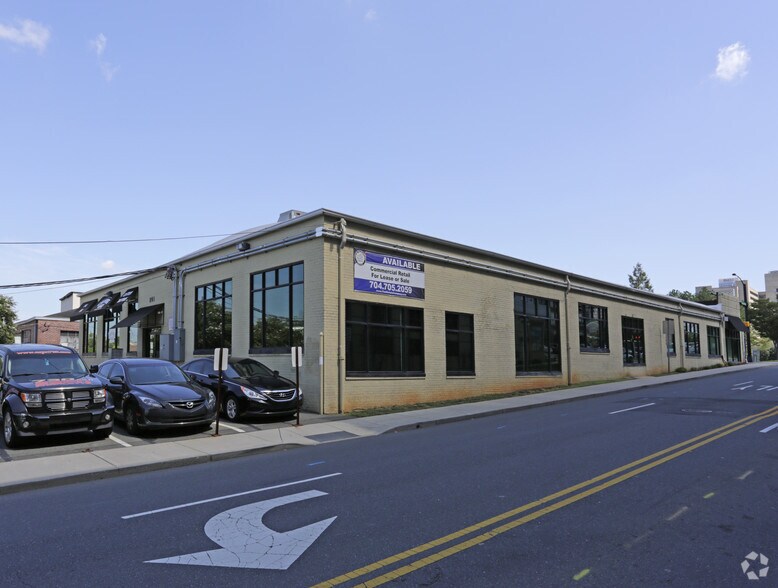 More Photos Of 201 W Morehead St, Charlotte Office For Sale