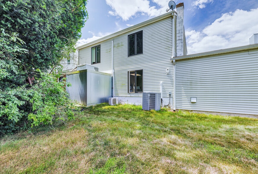 More Photos Of 93 Elm St, Old Saybrook Restaurant For Sale