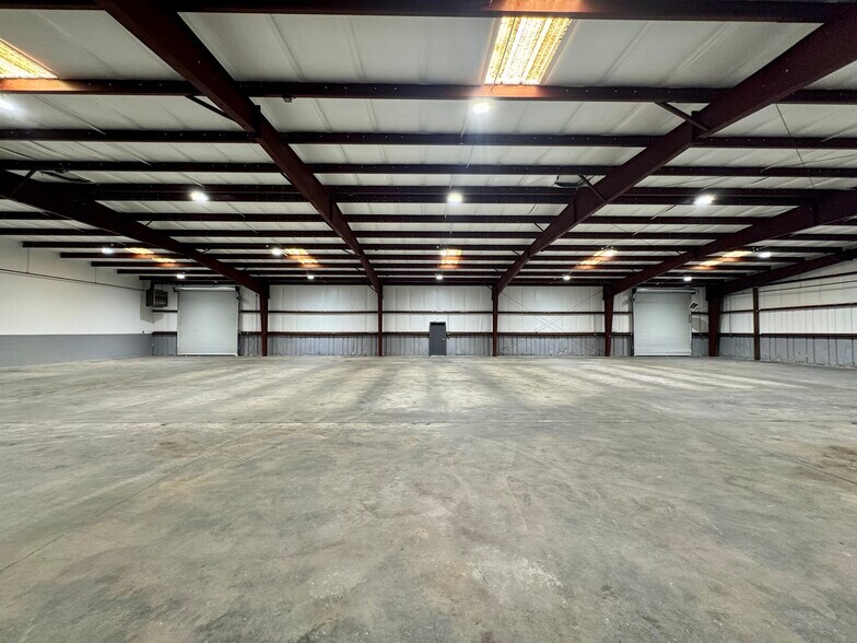 More Photos Of 4321 S Chestnut Ave, Fresno Warehouse For Lease