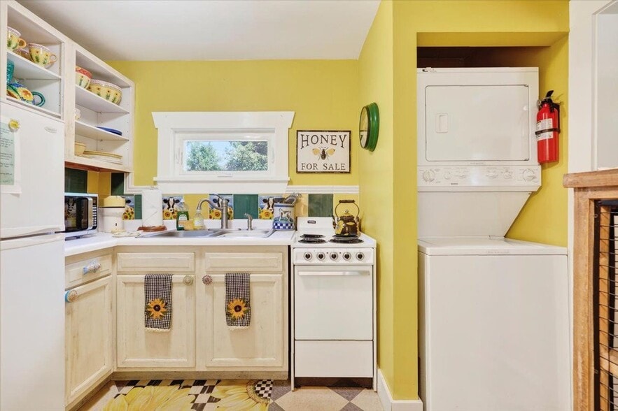 More Photos Of 102 Holly St, Colorado Springs Apartments For Sale