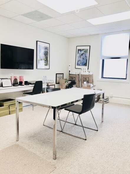 More Photos Of 19 W Putnam Ave, Greenwich Office For Lease