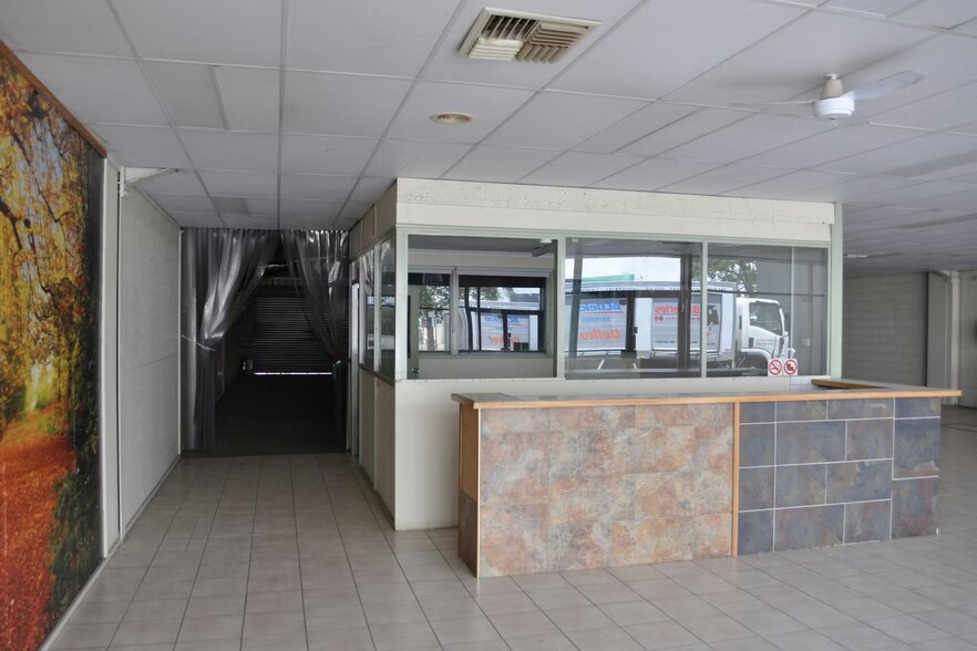 More Photos Of 98 Erskine St, Dubbo Showroom For Lease