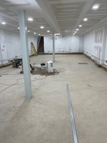 More Photos Of 40-12 Main St, Flushing Storefront For Lease