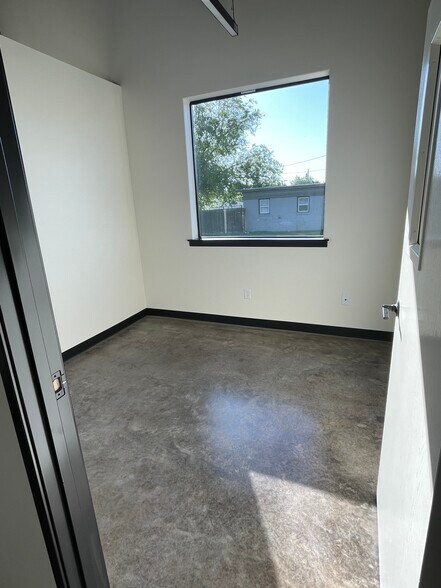 More Photos Of 4330 Van Giesen St, West Richland Storefront For Lease