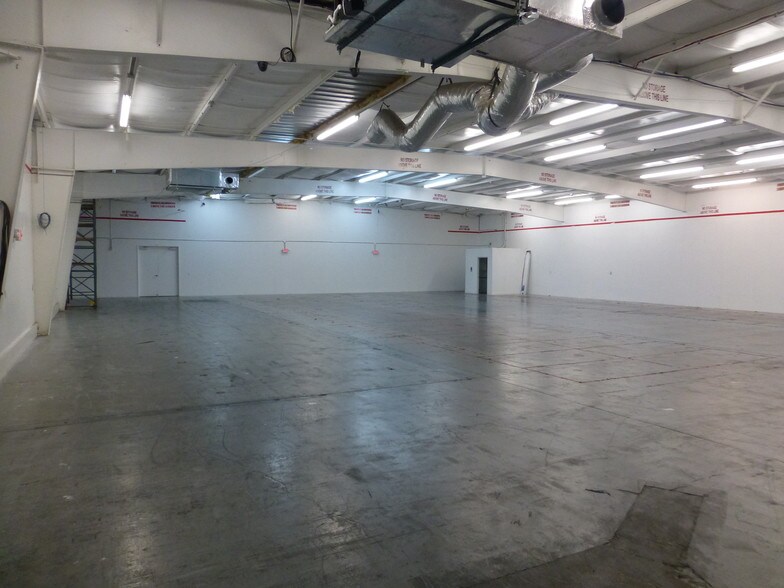 More Photos Of 4206 Arnold Ave, Naples Manufacturing For Sale