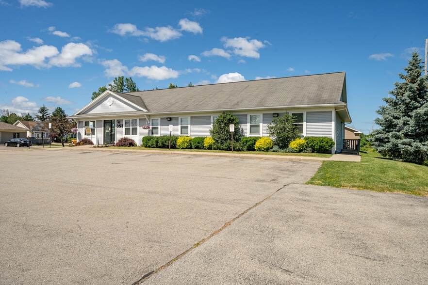 More Photos Of 353 Island Cottage Rd, Rochester Medical For Sale