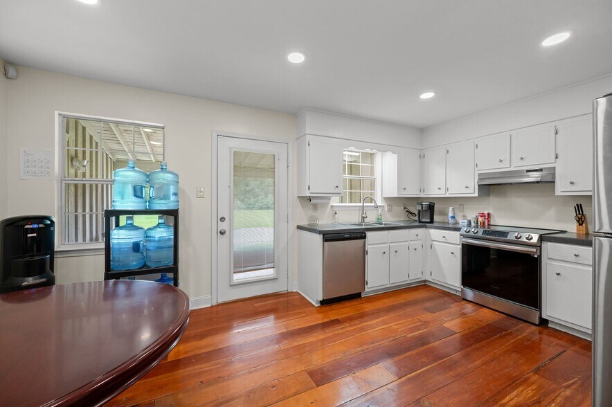 More Photos Of 7555 Half Mile Rd, Irvington Service For Sale