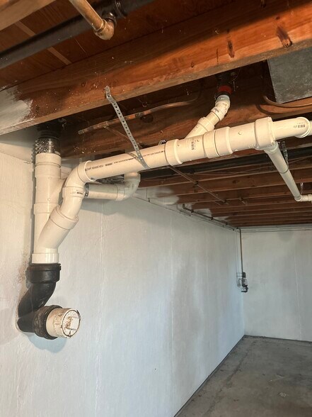 More Photos Of 239 Grand Ave, Waterloo Specialty For Sale