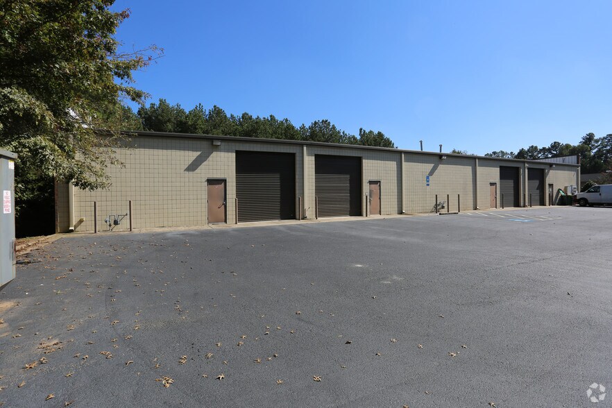 More Photos Of 1015 Nine North Dr, Alpharetta Light Distribution For Lease