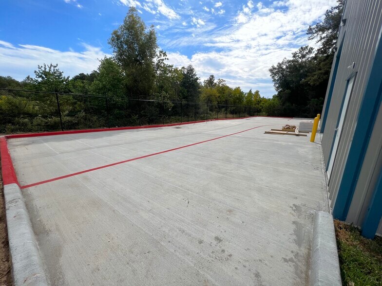More Photos Of 18630 Intercontinental Crossing Dr, Houston Warehouse For Lease