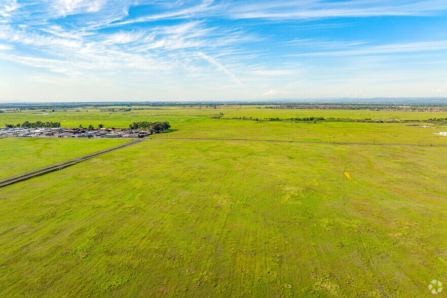 More Photos Of North Foothills Boulevard, Lincoln Warehouse For Lease