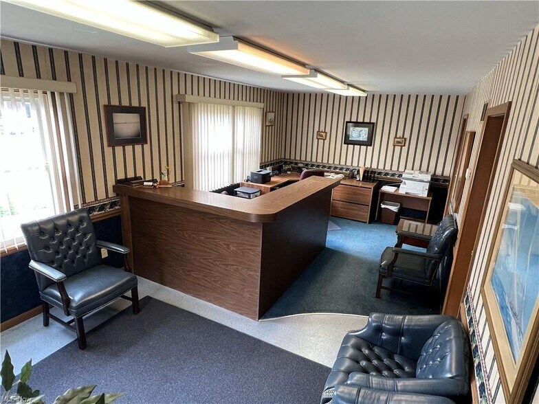 More Photos Of 171 Broad St, Conneaut Office For Sale
