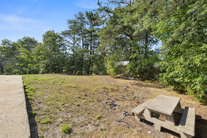 More Photos Of 175 Amherst St, Nashua Freestanding For Lease