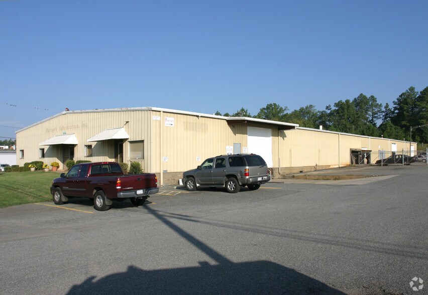 More Photos Of 8620 Wilkinson Blvd, Charlotte Warehouse For Lease