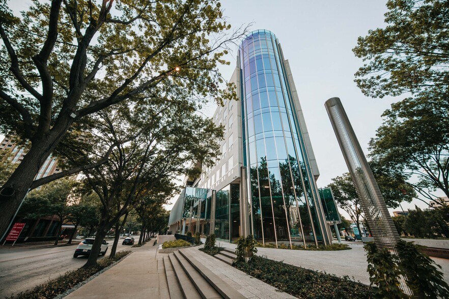 More Photos Of 2401 Cedar Springs Rd, Dallas Office For Lease