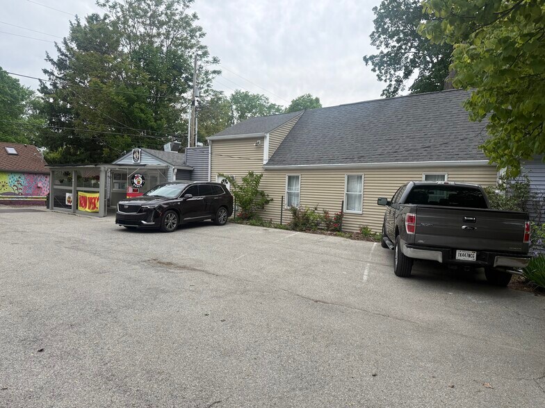 More Photos Of 6516 Ferguson St, Indianapolis Office For Sale