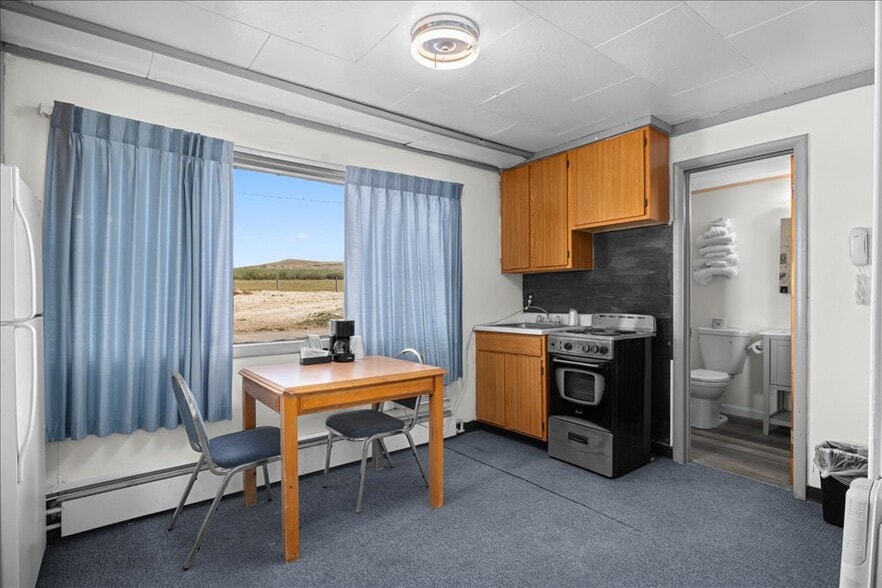 More Photos Of 1307 E Hwy 12, Harlowton Hotel For Sale