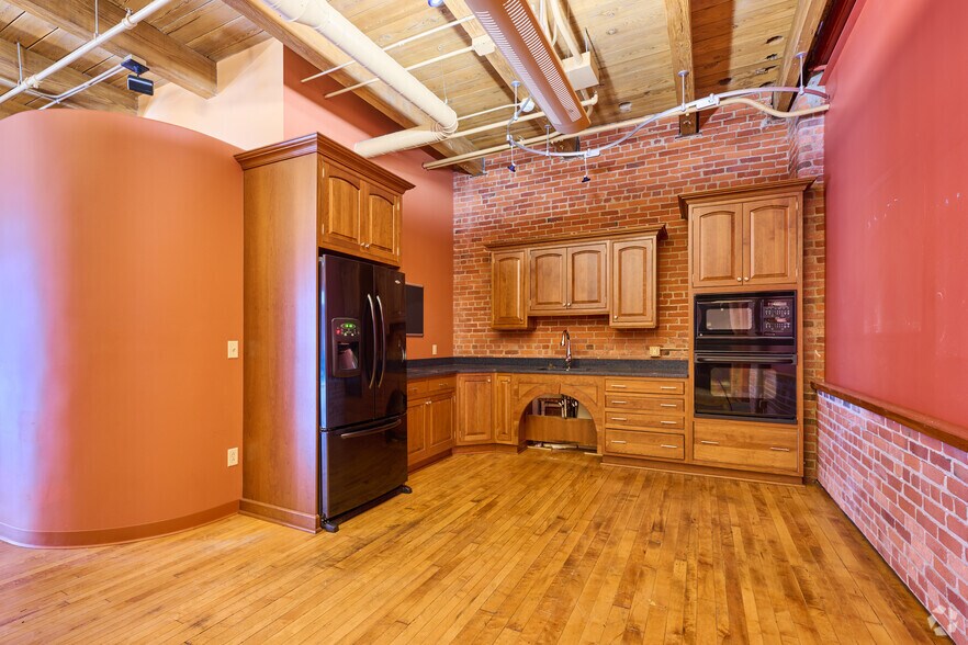 More Photos Of 568 St. Paul St, Rochester Office For Sale