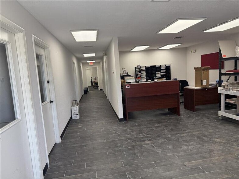 More Photos Of 6805 33rd St E, Sarasota Warehouse For Sale