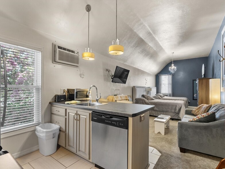 More Photos Of 201 Steele St, Algoma Hotel For Sale