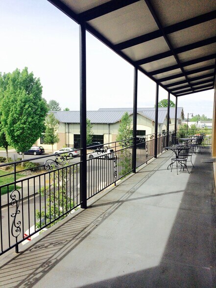 More Photos Of 819 SE 14th Loop, Battle Ground Office For Lease