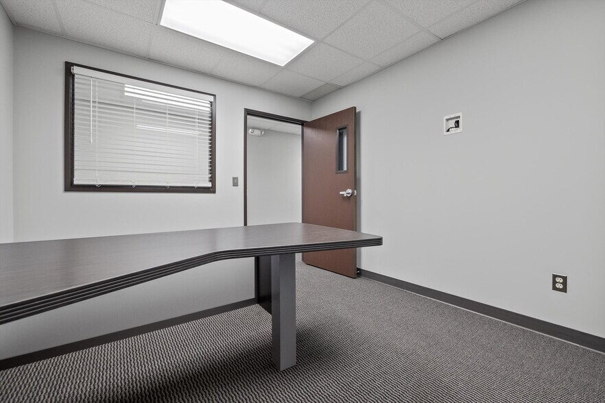 More Photos Of 38765-38795 Mound Rd, Sterling Heights Medical For Lease
