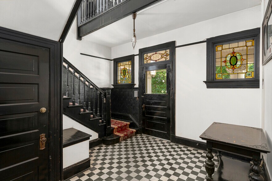 More Photos Of 714-716 NW 24th Pl, Portland Apartments For Sale