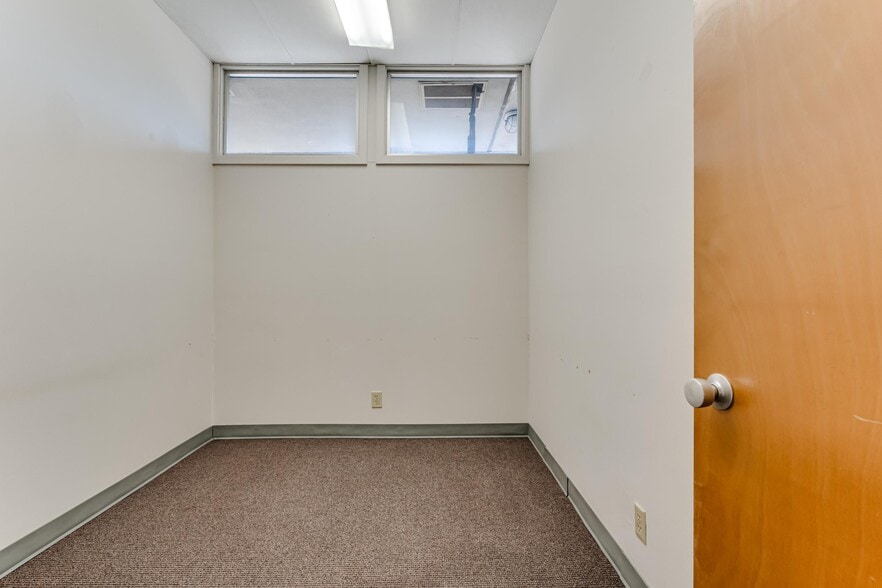 More Photos Of 545-575 Holly St, Junction City Storefront Retail Office For Lease