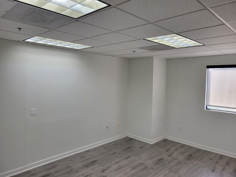 More Photos Of 2626 Foothill Blvd, La Crescenta Loft Creative Space For Lease