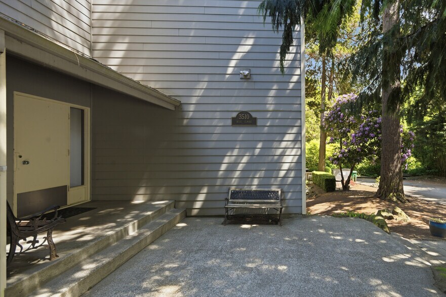 More Photos Of 3510 W Elmore St, Seattle Apartments For Sale