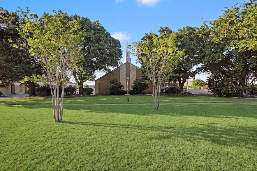More Photos Of 2111 Skyline Dr, Mesquite Religious Facility For Sale