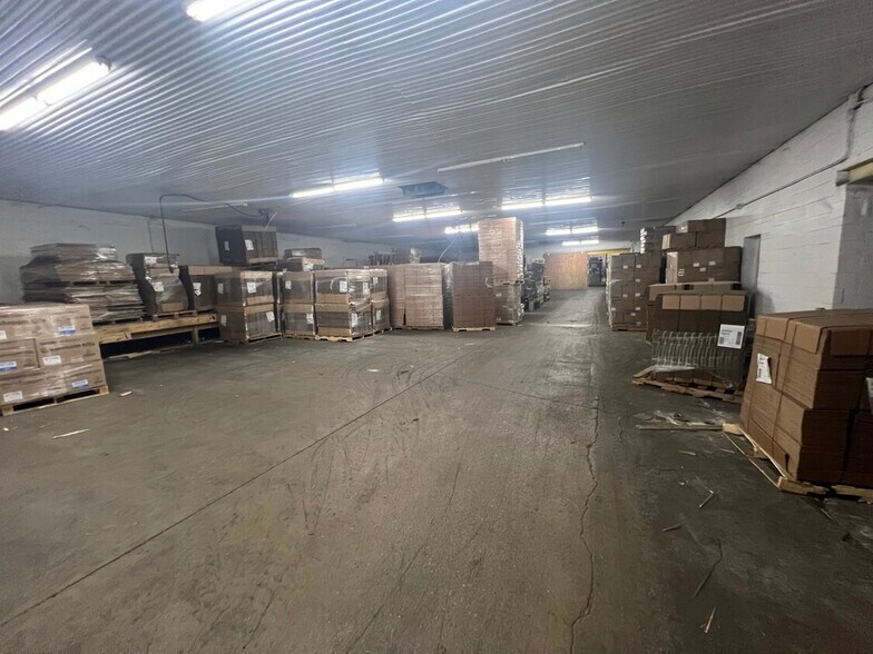 More Photos Of 175 Willow St, Toughkenamon Warehouse For Lease