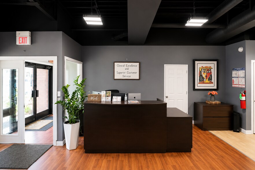 More Photos Of 935 N Plum Grove Rd, Schaumburg Office For Sale