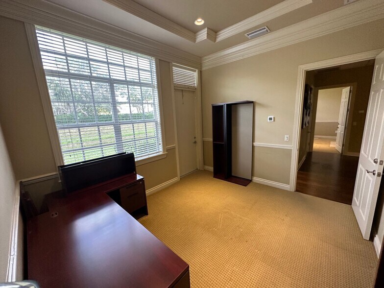 More Photos Of 1935 Commerce Ln, Jupiter Office For Lease